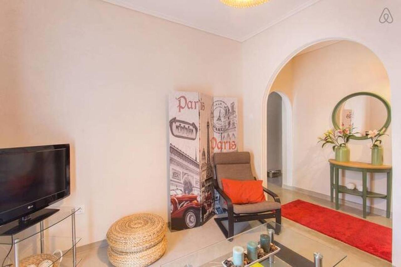 Openair Hot Tub/Big Balcony/Great Boutique Apt أثينا المظهر الخارجي الصورة