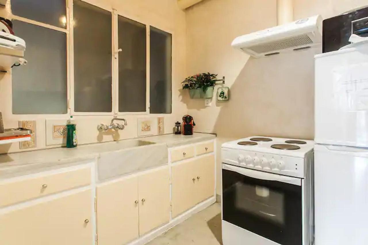 Openair Hot Tub/Big Balcony/Great Boutique Apt أثينا المظهر الخارجي الصورة
