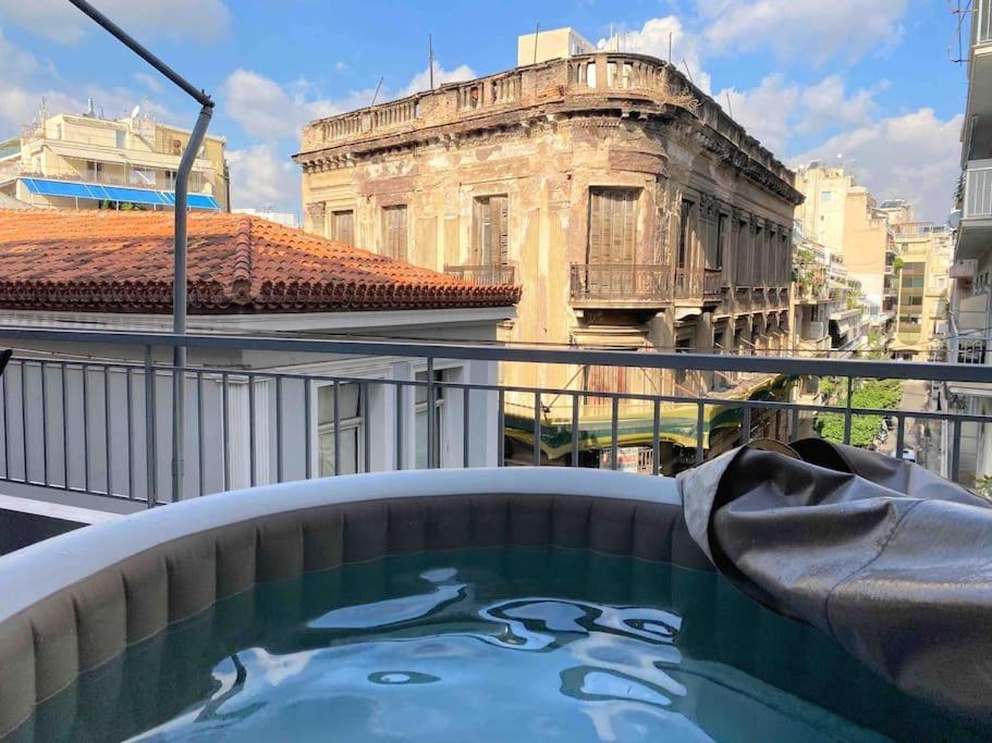 Openair Hot Tub/Big Balcony/Great Boutique Apt أثينا المظهر الخارجي الصورة