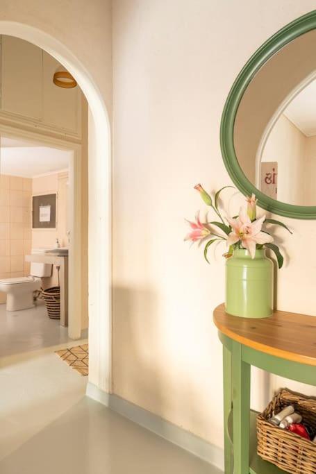 Openair Hot Tub/Big Balcony/Great Boutique Apt أثينا المظهر الخارجي الصورة