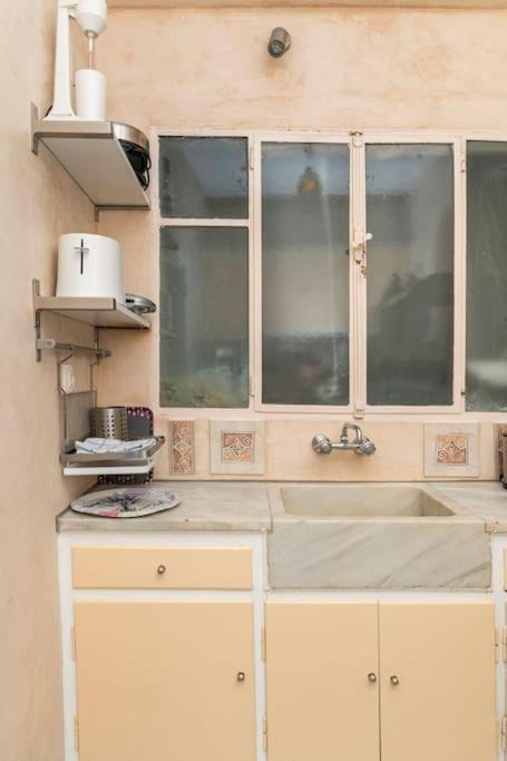 Openair Hot Tub/Big Balcony/Great Boutique Apt أثينا المظهر الخارجي الصورة